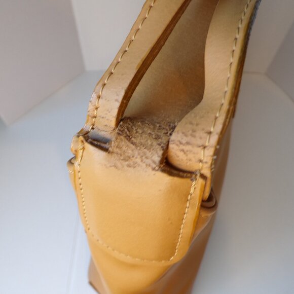 Tod's Leather Shoulder Handbag Purse Camel Color - Picture 9 of 15